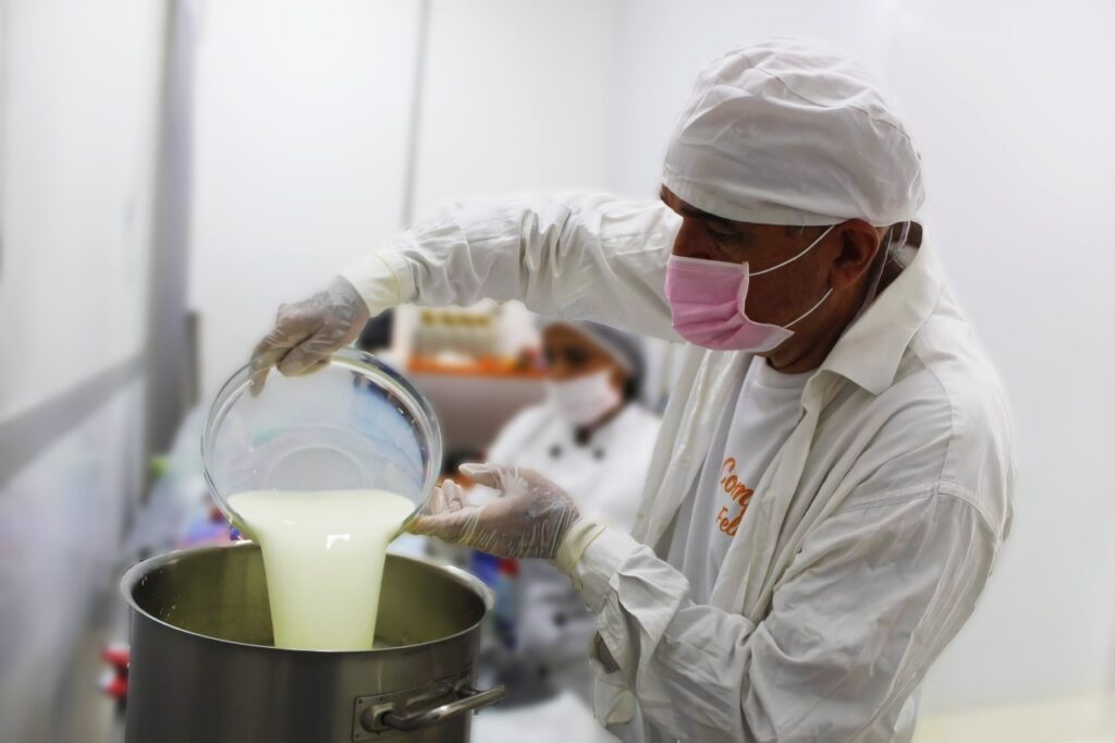Más de 6.000 productores se beneficiarán del programa de financiamiento del sector lácteo.